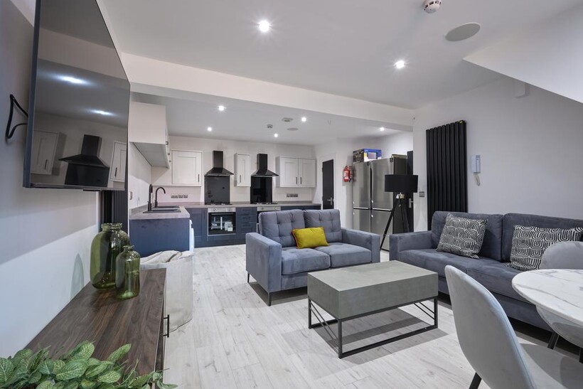 at Liverpool, 115, Hanover Street SA1 6 bed terraced house to rent - £693 pcm (£160 pw)