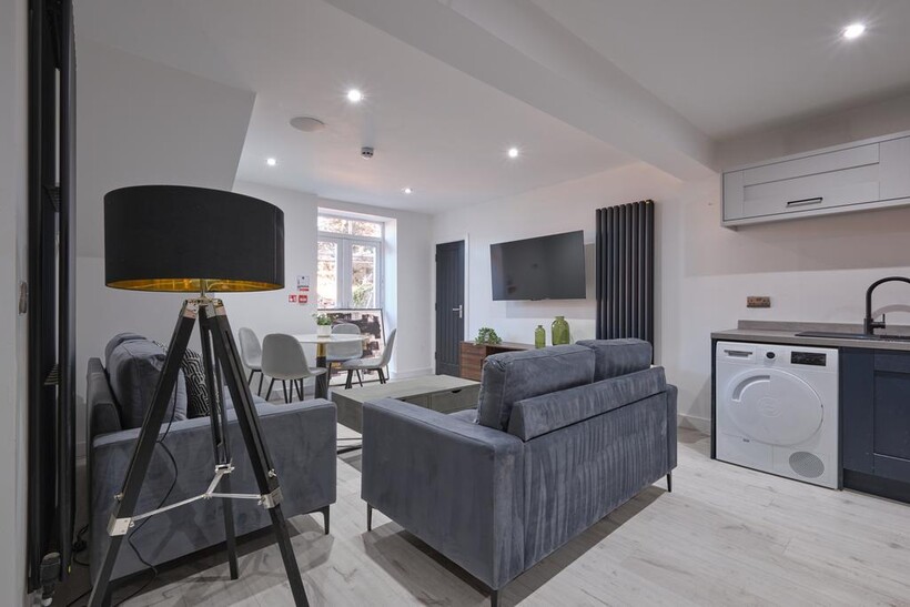 at Liverpool, 115, Hanover Street SA1 6 bed terraced house to rent - £693 pcm (£160 pw)