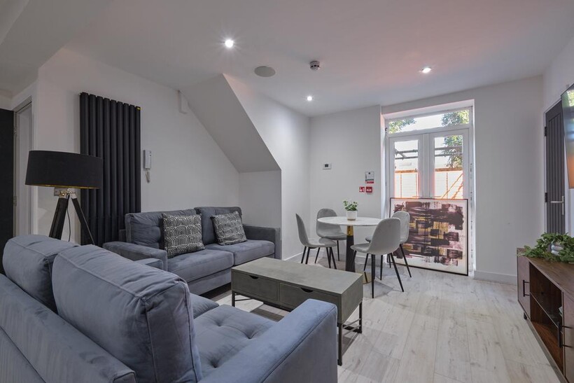 at Liverpool, 115, Hanover Street SA1 6 bed terraced house to rent - £693 pcm (£160 pw)