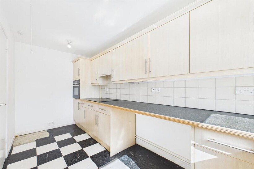 CAM05549 G0-PR0066-STILL002.jpg