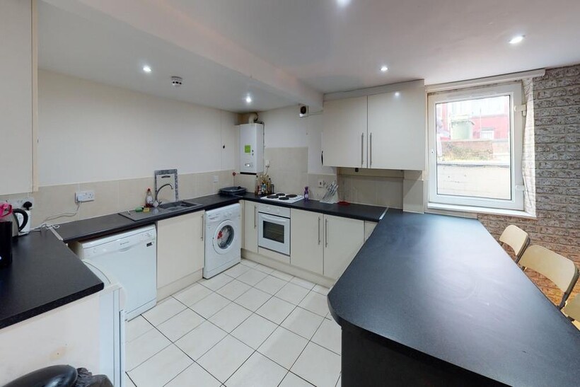 Beechwood Mount, Leeds 3 bed house to rent - £728 pcm (£168 pw)