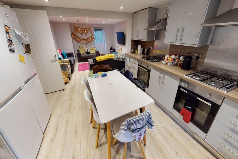 Brudenell Road, Leeds 8 bed house to rent - £715 pcm (£165 pw)