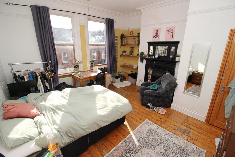 Regent Park Terrace, Leeds LS6 8 bed terraced house to rent - £4,680 pcm (£1,080 pw)