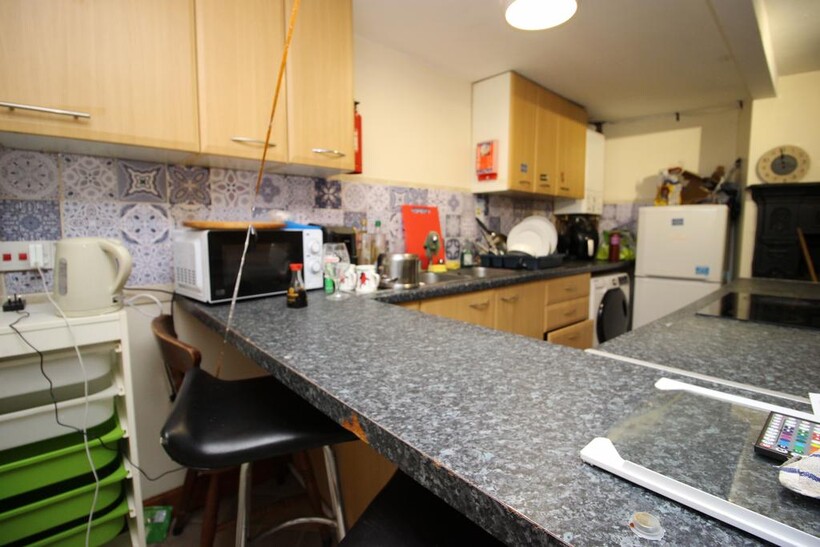 Kensington Terrace, Leeds LS6 7 bed terraced house to rent - £4,398 pcm (£1,015 pw)