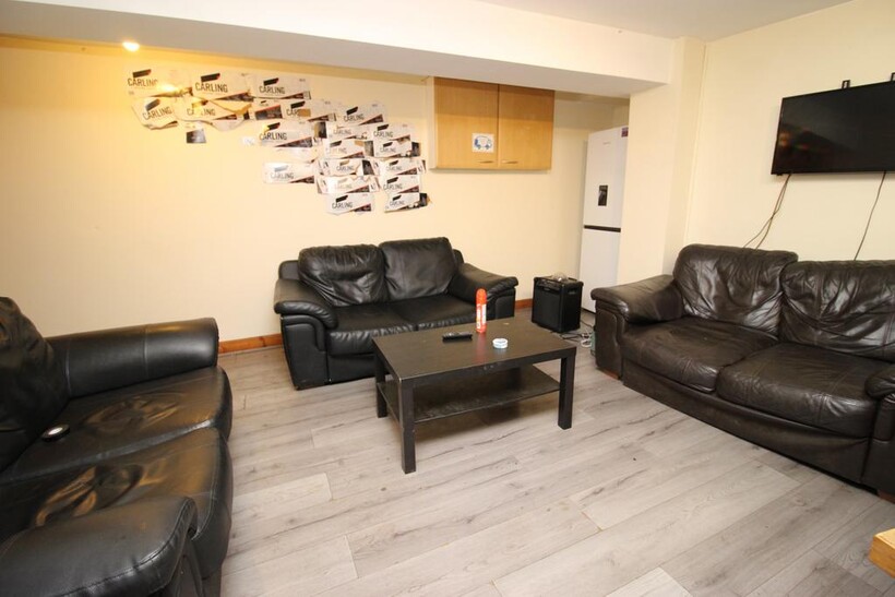Kensington Terrace, Leeds LS6 7 bed terraced house to rent - £4,398 pcm (£1,015 pw)