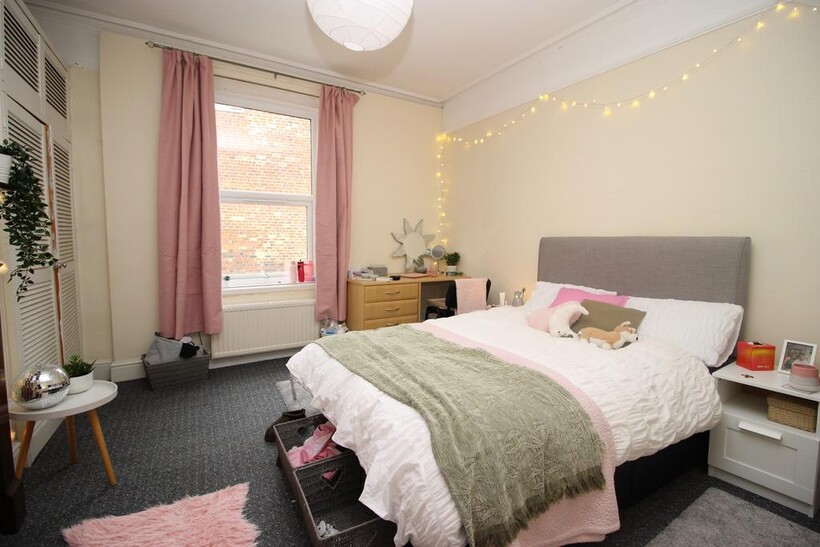 Kensington Terrace, Leeds LS6 8 bed terraced house to rent - £5,027 pcm (£1,160 pw)