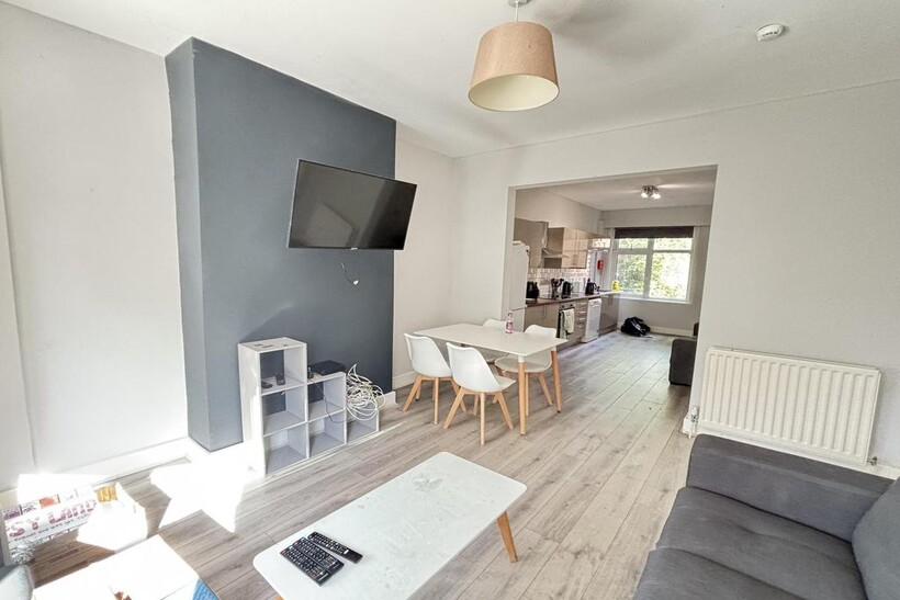 St Michaels Crescent, Leeds 7 bed house to rent - £620 pcm (£143 pw)