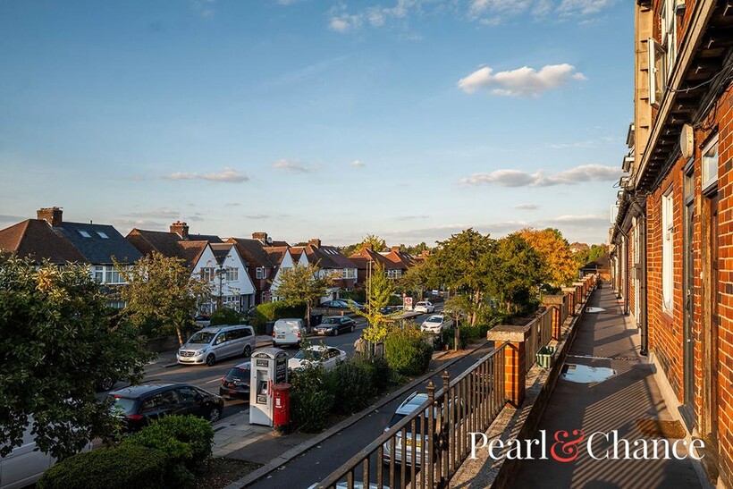 Pennine Mansions, Pennine Drive, NW2 2 bed duplex to rent - £2,000 pcm (£462 pw)