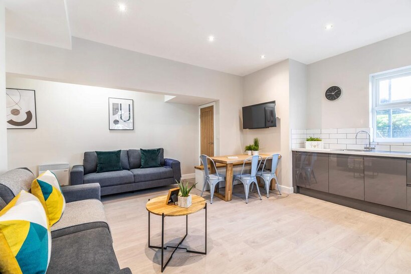 Blenheim Square, Leeds 6 bed house to rent - £715 pcm (£165 pw)