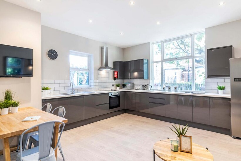 Blenheim Square, Leeds 6 bed house to rent - £620 pcm (£143 pw)