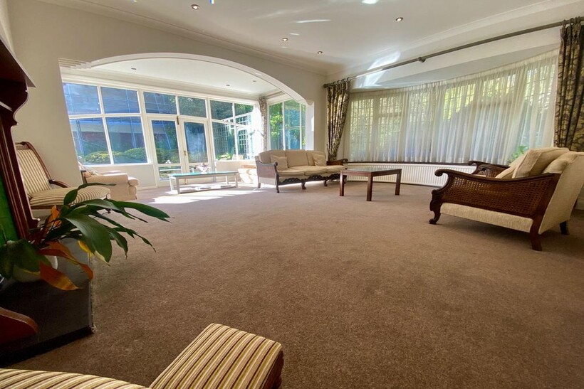 Bruntwood Lane, Cheadle, SK8 1HS 4 bed detached house to rent - £2,995 pcm (£691 pw)