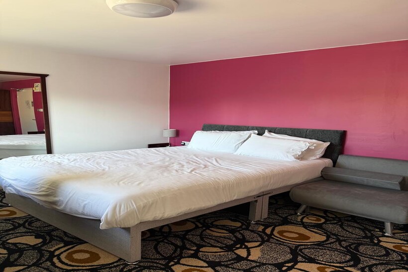 Room 209, Simply Stay Lincoln Road... 1 bed in a house share to rent - £399 pcm (£92 pw)