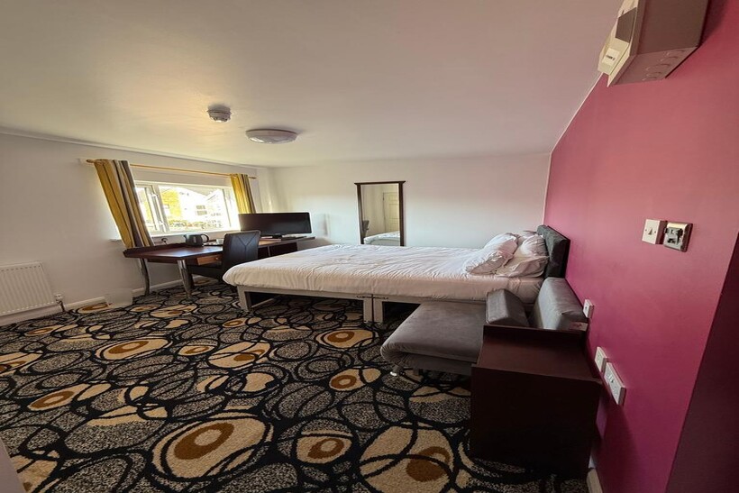 Room 209, Simply Stay Lincoln Road... 1 bed in a house share to rent - £399 pcm (£92 pw)