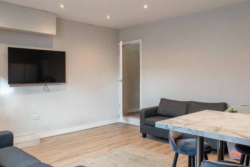 Regent Terrace, Leeds 6 bed house to rent - £715 pcm (£165 pw)