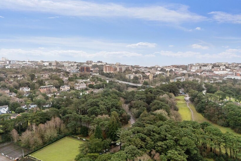 *2 Bedroom Flat in Meyrick Park* 2 bed flat to rent - £1,195 pcm (£276 pw)