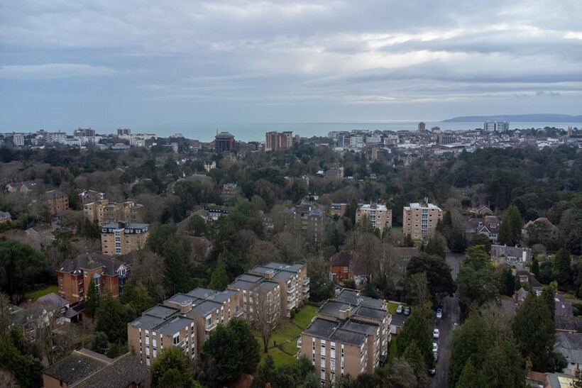 *2 Bedroom Flat in Meyrick Park* 2 bed flat to rent - £1,195 pcm (£276 pw)