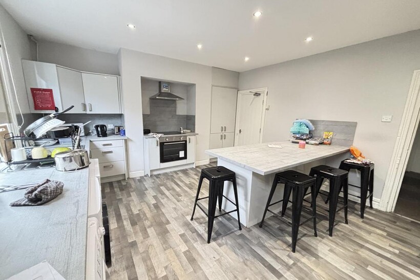 Langdale Terrace, Leeds 6 bed house to rent - £546 pcm (£126 pw)