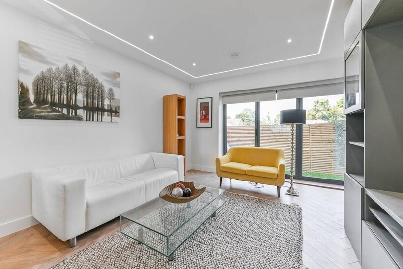 South Croydon, South Croydon, CR2 3 bed semi-detached house to rent - £4,400 pcm (£1,015 pw)