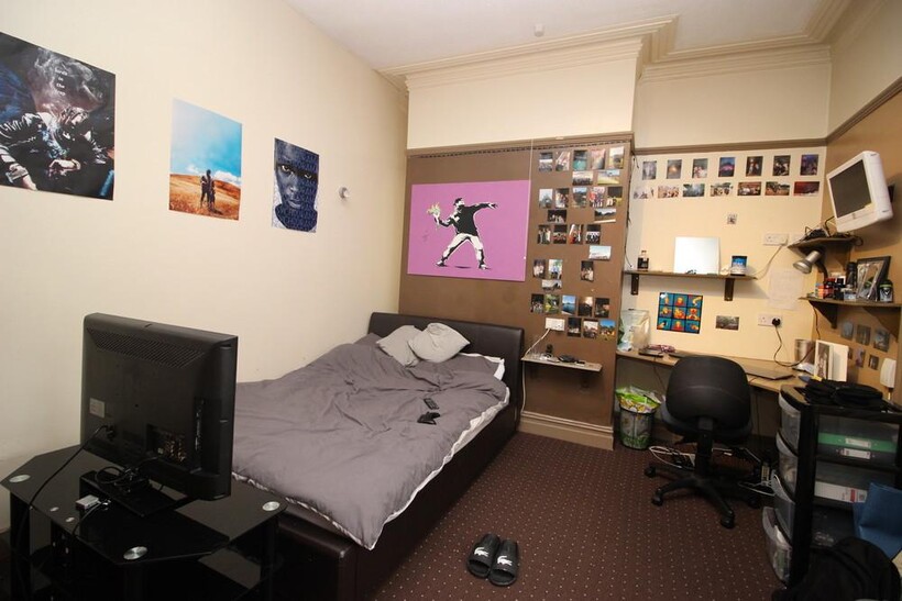 45 Regent Park Terrace, Hyde Park... 10 bed property to rent - £6,283 pcm (£1,450 pw)