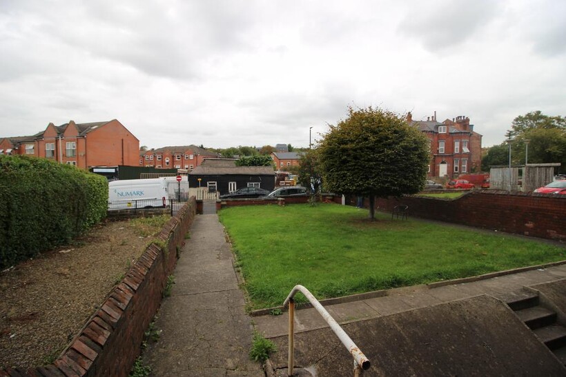 Brudenell Road, Leeds LS6 8 bed terraced house to rent - £4,853 pcm (£1,120 pw)