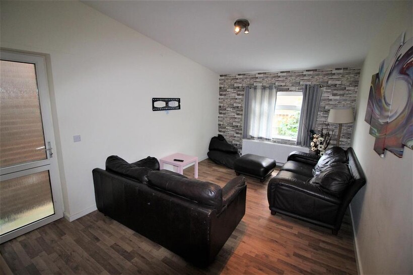 *£120pppw excl bills* Maxwell Close... 5 bed terraced house to rent - £2,607 pcm (£602 pw)