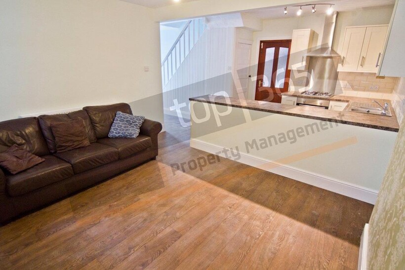 *£120pppw Excluding Bills* Welby... 6 bed semi-detached house to rent - £3,128 pcm (£722 pw)