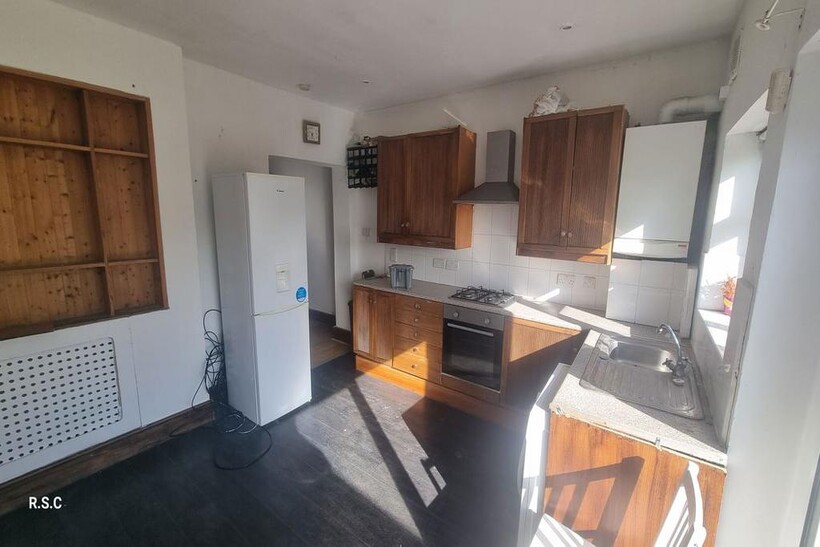 Warwick Crescent, Hayes, UB4 8RG 3 bed semi-detached house to rent - £2,350 pcm (£542 pw)