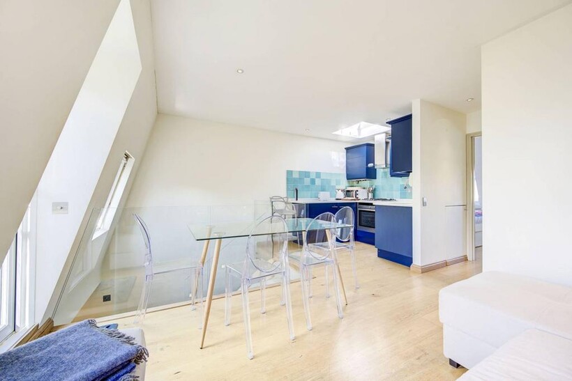 Kempsford Gardens, Earls Court... 1 bed flat to rent - £3,684 pcm (£850 pw)