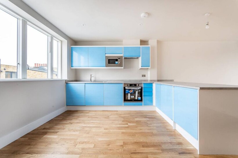 Walworth Road, Elephant and Castle... 2 bed flat to rent - £2,319 pcm (£535 pw)