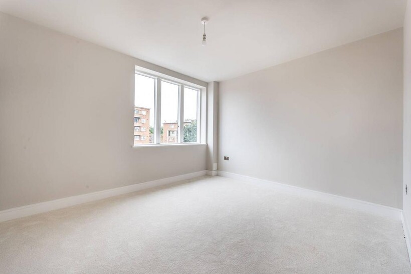 Walworth Road, Elephant and Castle... 2 bed flat to rent - £2,319 pcm (£535 pw)