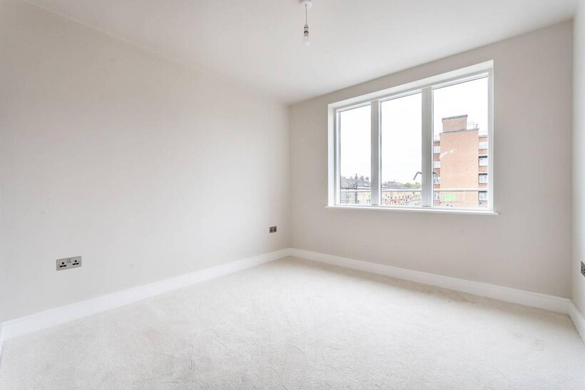 Walworth Road, Elephant and Castle... 2 bed flat to rent - £2,319 pcm (£535 pw)