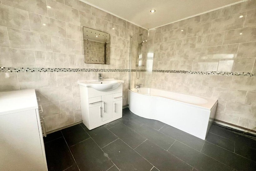 Seaford Street, Stoke-On-Trent ST4 4 bed terraced house to rent - £390 pcm (£90 pw)