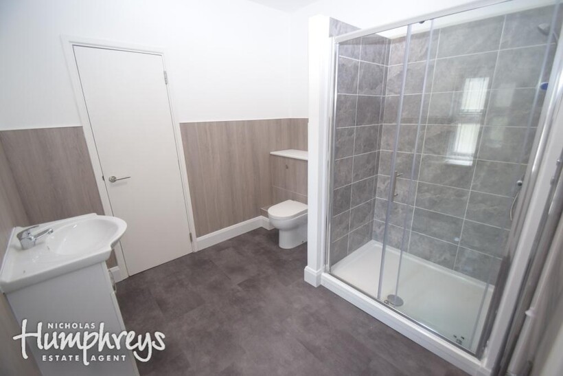 Wharf Street, Newcastle-Under-Lyme ST5 6 bed terraced house to rent - £2,773 pcm (£640 pw)