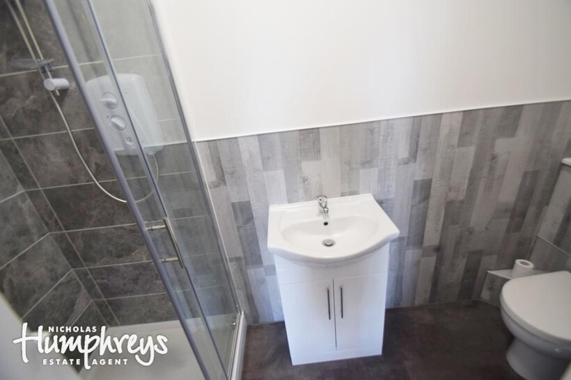 Wharf Street, Newcastle-Under-Lyme ST5 6 bed terraced house to rent - £2,773 pcm (£640 pw)