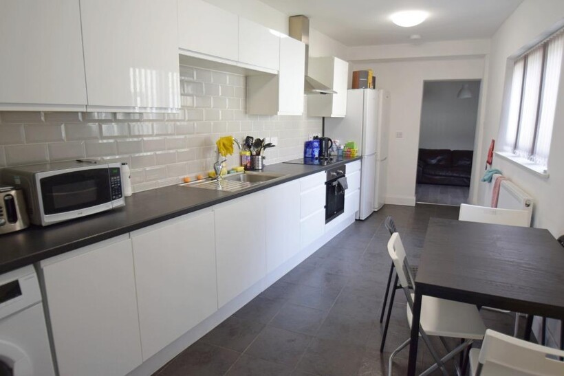 Wharf Street, Newcastle-Under-Lyme ST5 6 bed terraced house to rent - £2,773 pcm (£640 pw)