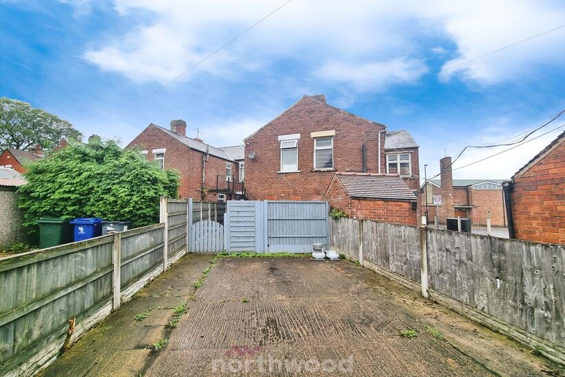 High Street, Doncaster DN5 Property to rent - £595 pcm (£137 pw)