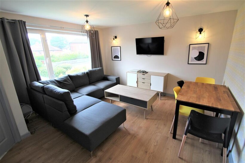 Kirkstall Hill, Burley, Leeds, LS4 2SY 4 bed semi-detached house to rent - £2,236 pcm (£516 pw)