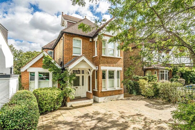 Kingston Lane, Teddington TW11 5 bed detached house to rent - £7,000 pcm (£1,615 pw)