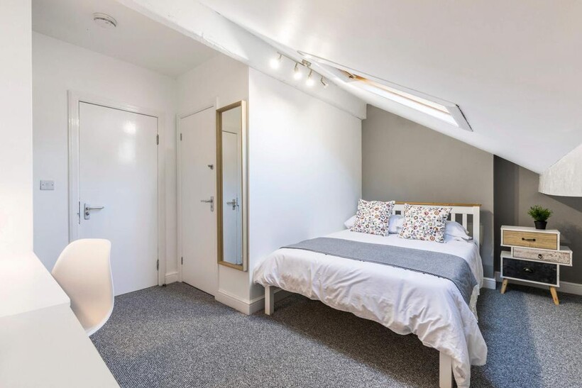 Brookfield Place, Leeds LS6 6 bed house to rent - £3,380 pcm (£780 pw)