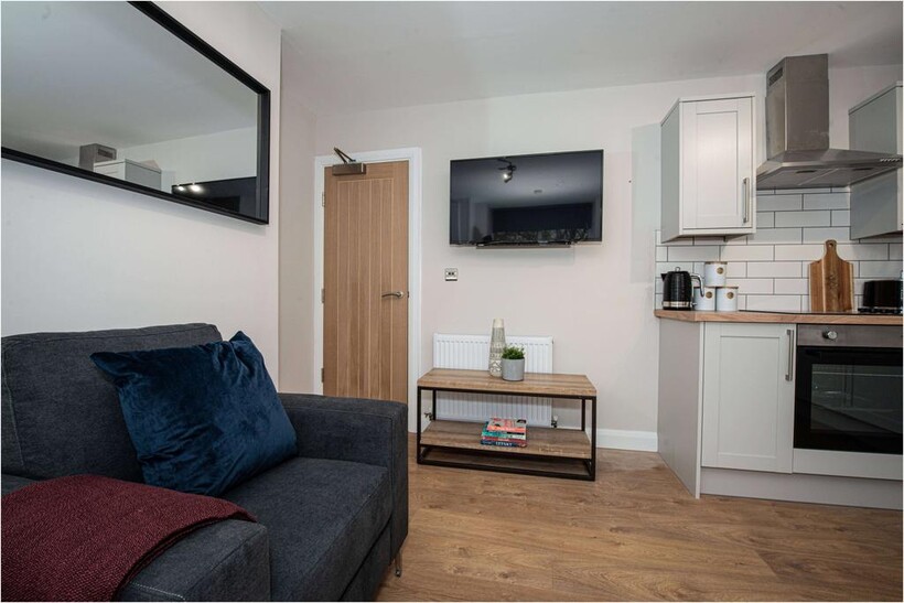 Melville Place, Leeds LS6 3 bed flat to rent - £1,885 pcm (£435 pw)