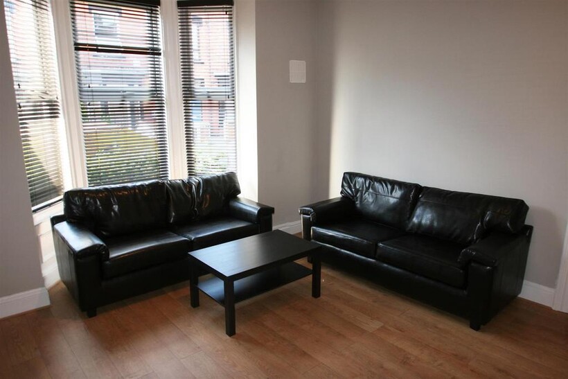 Norwood Terrace, Hyde Park, Leeds... 6 bed terraced house to rent - £3,640 pcm (£840 pw)