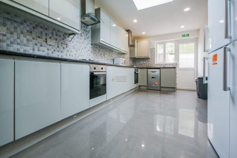 Hobart Croft, Birmingham B7 8 bed end of terrace house to rent - £4,680 pcm (£1,080 pw)