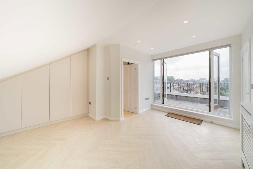 Kings Road, London SW3 3 bed flat to rent - £5,499 pcm (£1,269 pw)