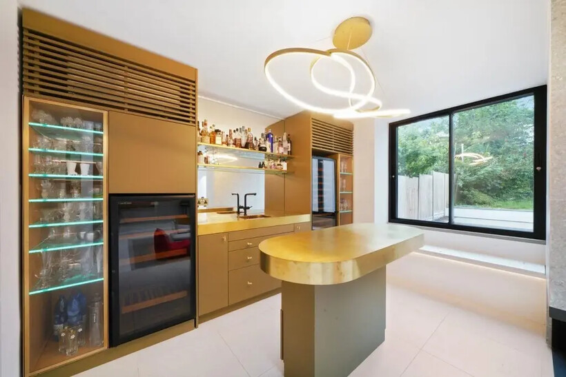 Brondesbury Park, London NW2 5 bed detached house to rent - £26,000 pcm (£6,000 pw)