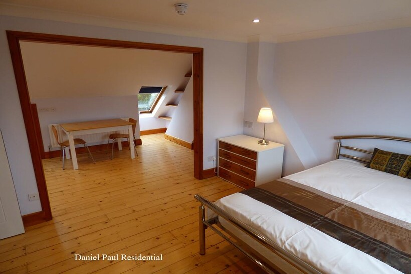 Western Avenue 1 bed in a house share to rent - £997 pcm (£230 pw)