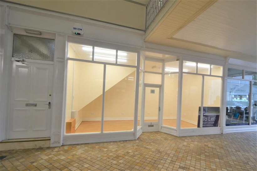 Shop in Queen's Walk, Barnstaple Property to rent - £325 pcm (£75 pw)