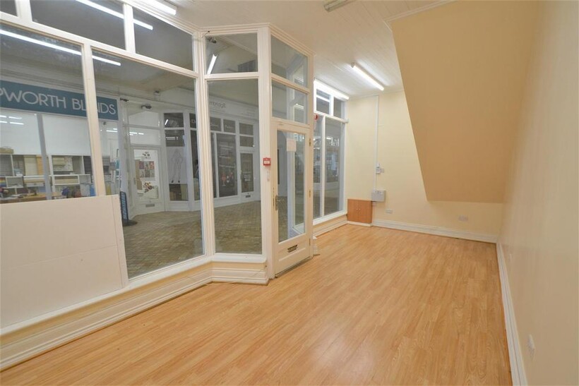 Shop in Queen's Walk, Barnstaple Property to rent - £325 pcm (£75 pw)
