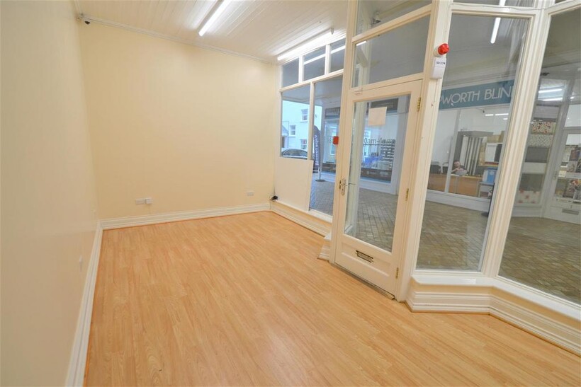 Shop in Queen's Walk, Barnstaple Property to rent - £325 pcm (£75 pw)
