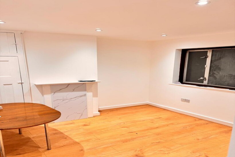 Blenheim Road, Harrow HA2 1 bed in a house share to rent - £820 pcm (£189 pw)