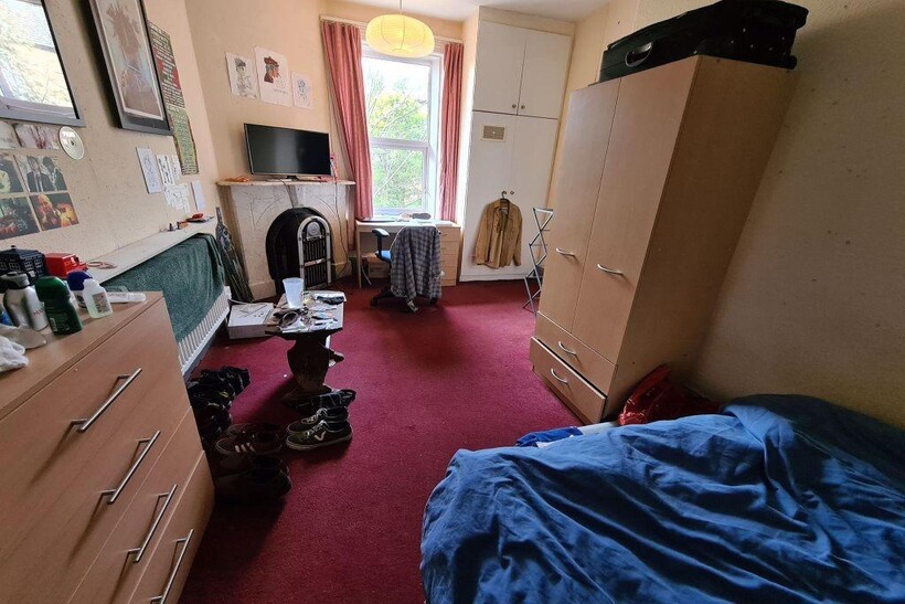 A cozy bedroom featuring a comfortable single b...